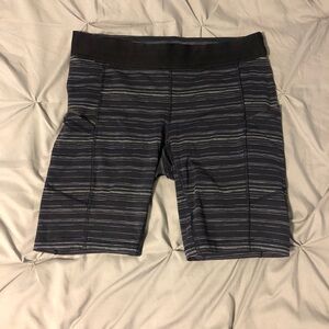 Lululemon Athletica athletic shorts black white large EUC